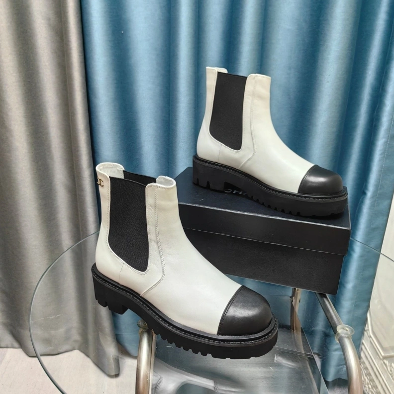 Versatile Chxnxl Boots 123864