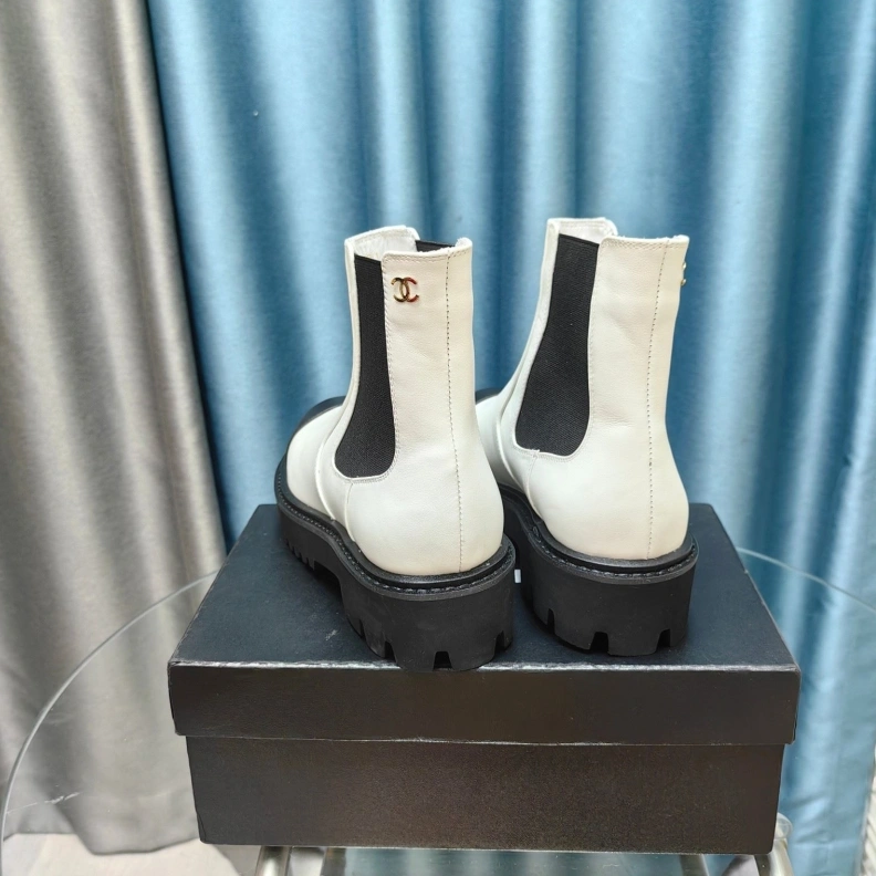 Versatile Chxnxl Boots 123864