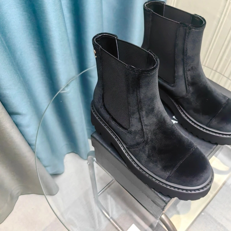 Resilient Chxnxl Boots 123853
