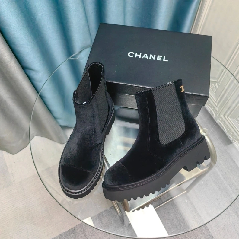 Resilient Chxnxl Boots 123853