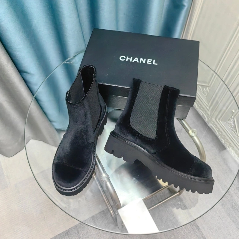 Resilient Chxnxl Boots 123853