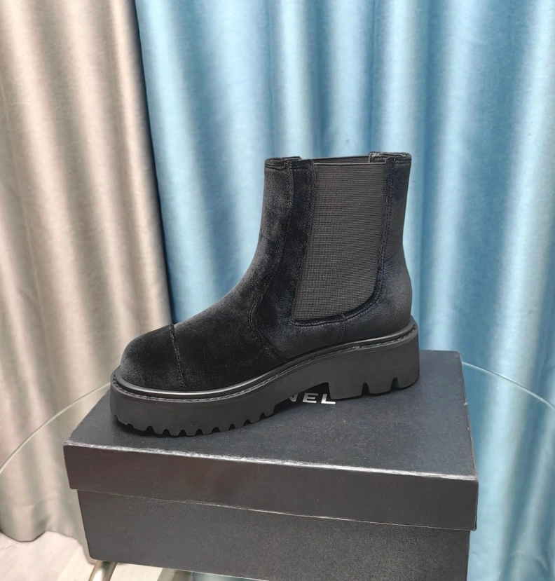 Resilient Chxnxl Boots 123853