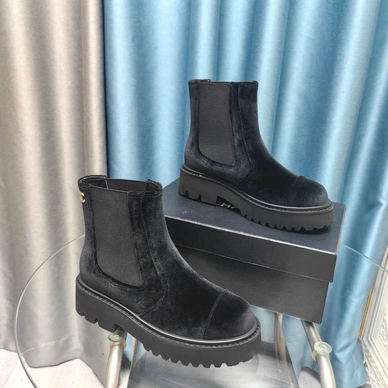 Resilient Chxnxl Boots 123853