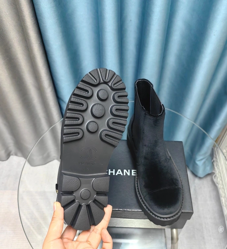 Resilient Chxnxl Boots 123853