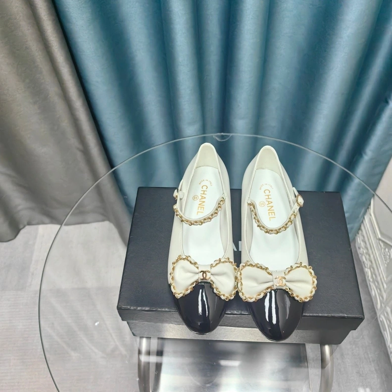Bold Chxnxl Flat Shoes 123648