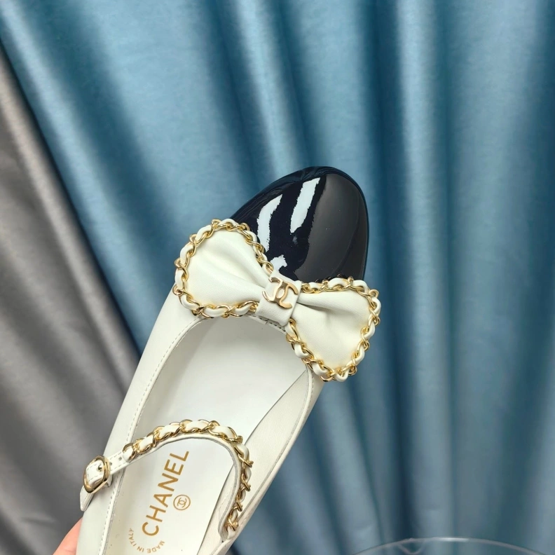 Bold Chxnxl Flat Shoes 123648