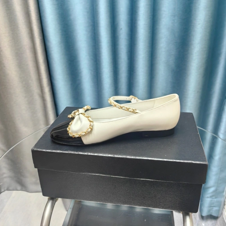Bold Chxnxl Flat Shoes 123648