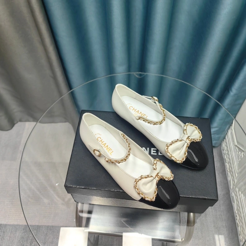 Bold Chxnxl Flat Shoes 123648