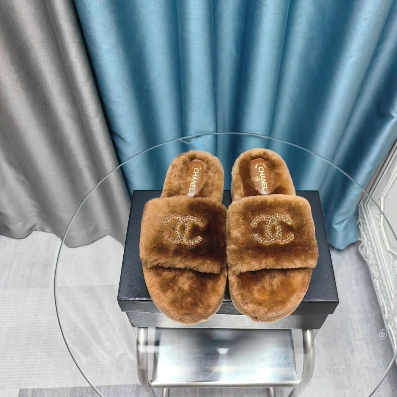 Efficient Chxnxl Slippers 123297