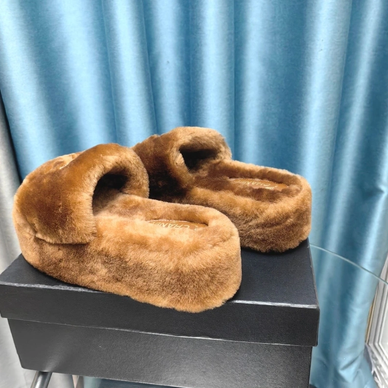 Efficient Chxnxl Slippers 123297
