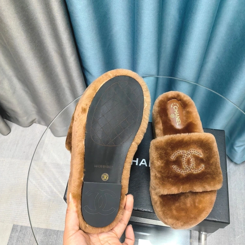 Efficient Chxnxl Slippers 123297