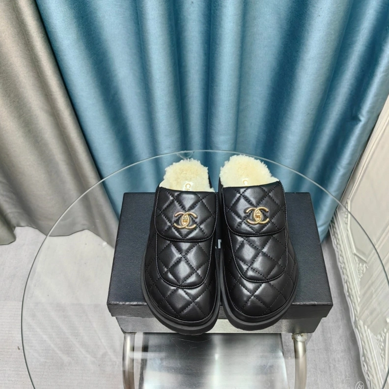 Efficient Chxnxl Slippers 123295
