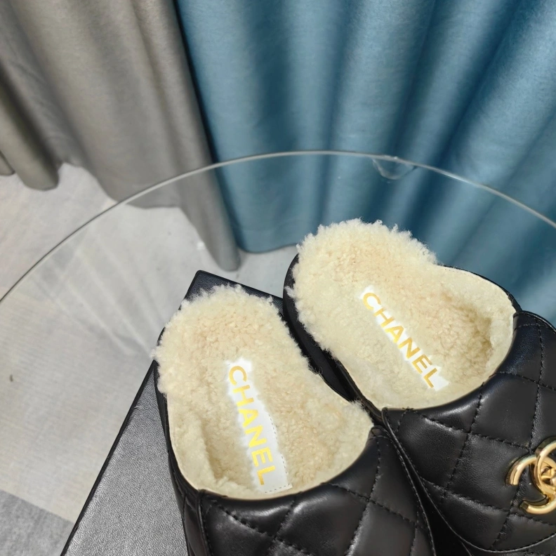 Efficient Chxnxl Slippers 123295