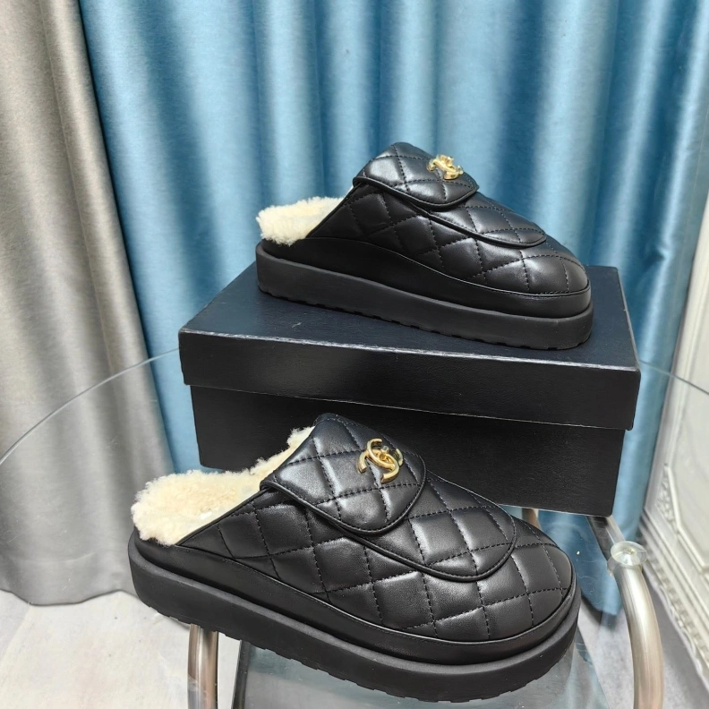 Efficient Chxnxl Slippers 123295