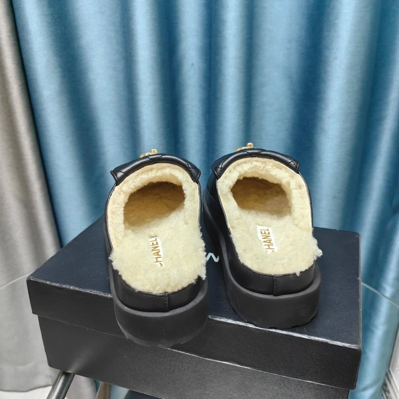 Efficient Chxnxl Slippers 123295