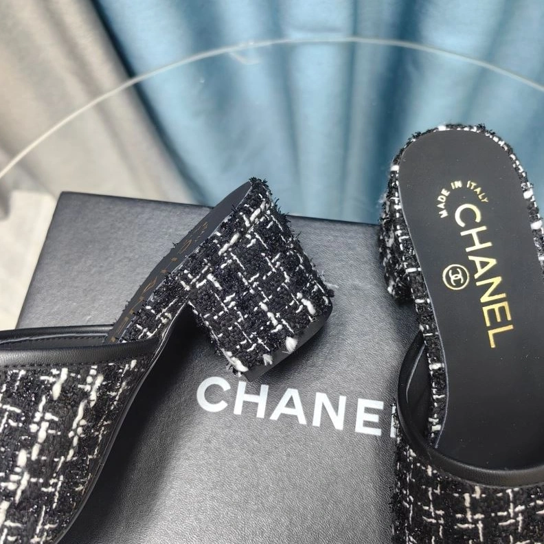 Minimalist Chxnxl Slippers 122777