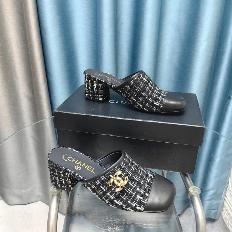Minimalist Chxnxl Slippers 122777