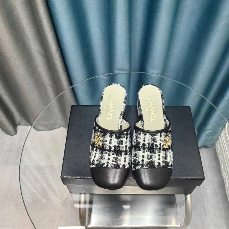 EyeCatching Chxnxl Slippers 122768
