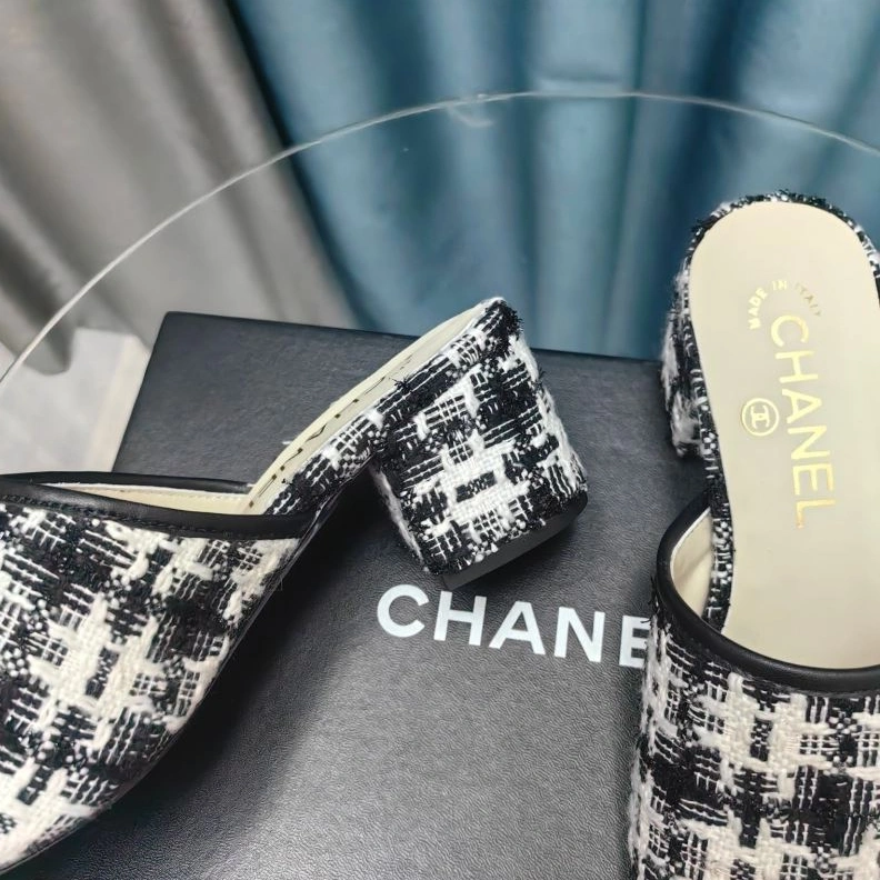 EyeCatching Chxnxl Slippers 122768