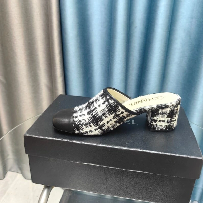 EyeCatching Chxnxl Slippers 122768