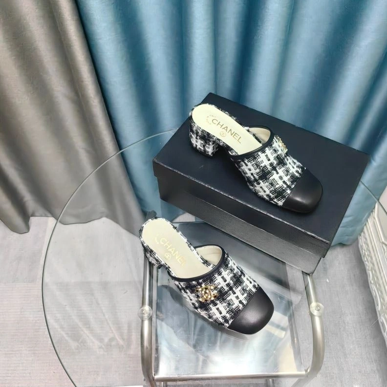 EyeCatching Chxnxl Slippers 122768
