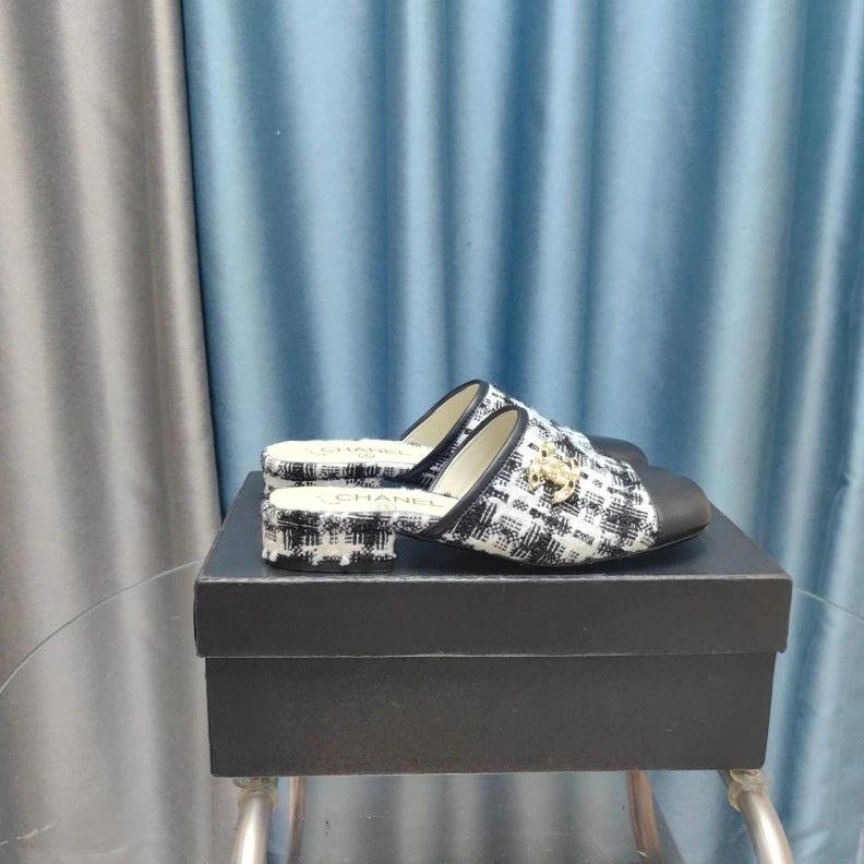 Flexible Chxnxl Slippers 122765