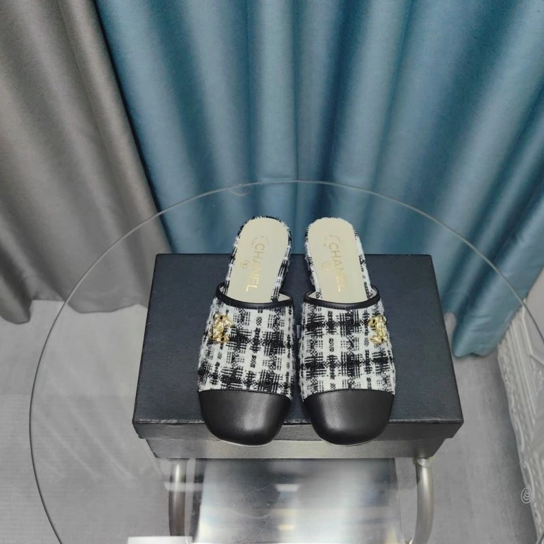 Flexible Chxnxl Slippers 122765