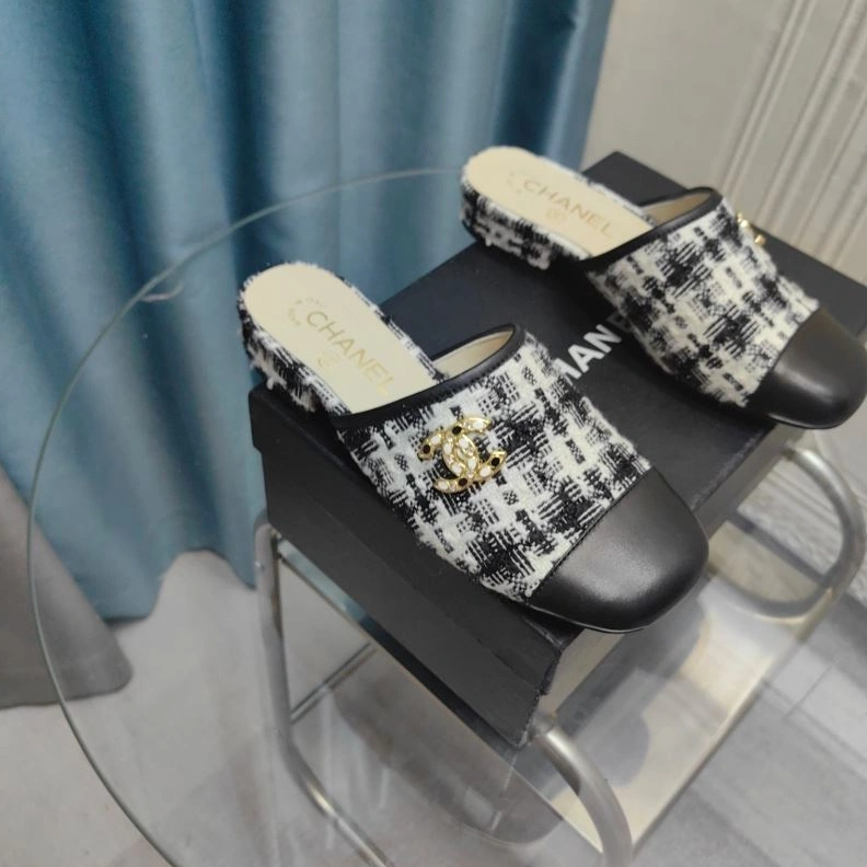 Flexible Chxnxl Slippers 122765