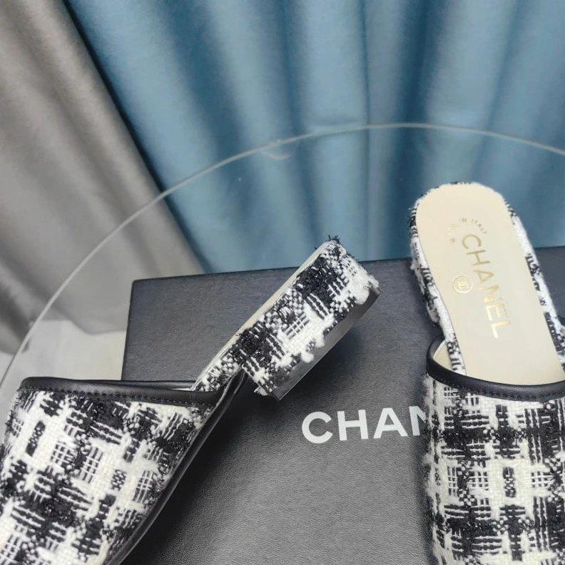 Flexible Chxnxl Slippers 122765