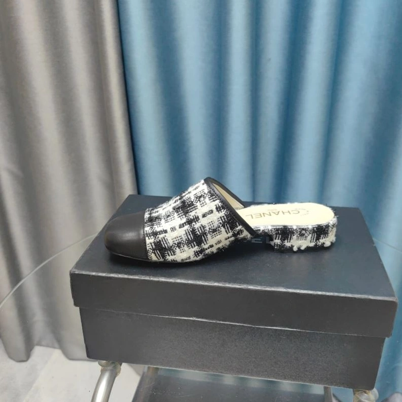 Flexible Chxnxl Slippers 122765