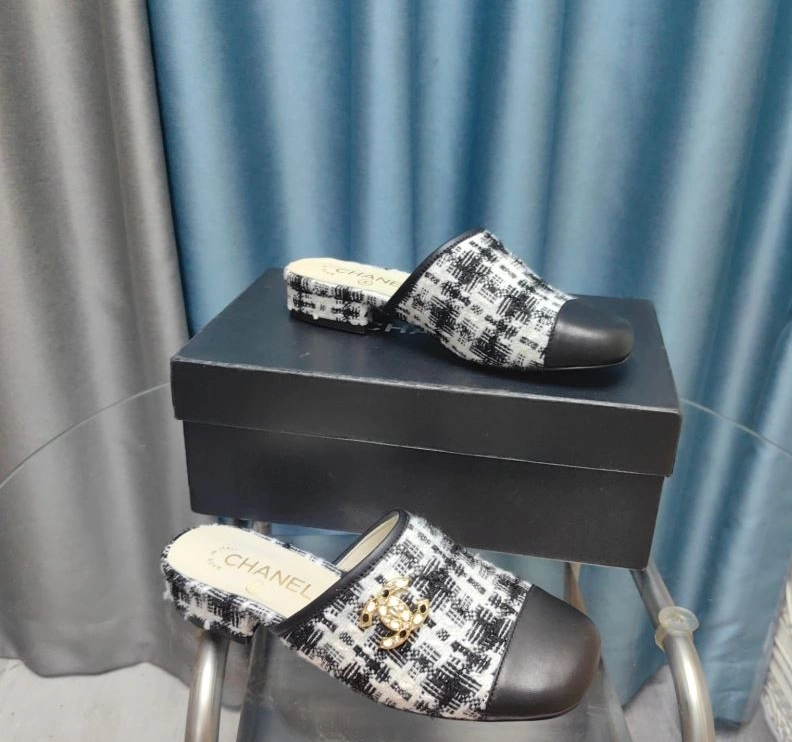 Flexible Chxnxl Slippers 122765