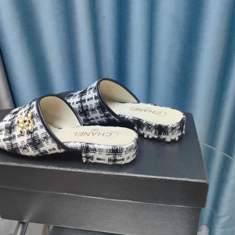 Flexible Chxnxl Slippers 122765