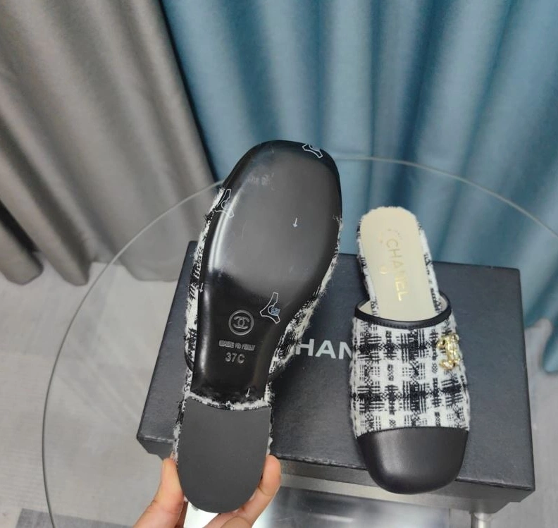 Flexible Chxnxl Slippers 122765