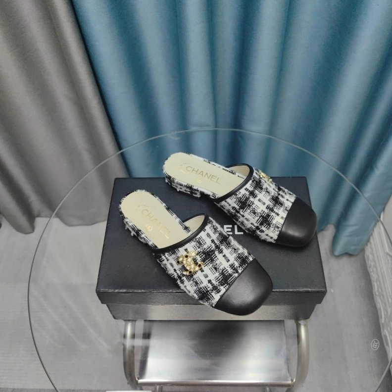 Flexible Chxnxl Slippers 122765