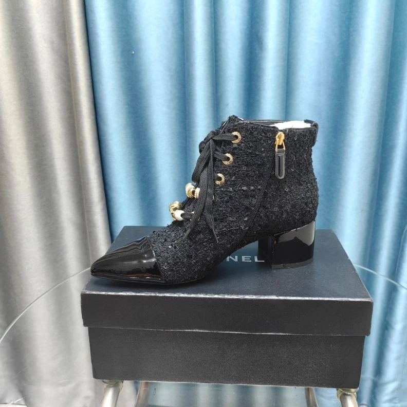 Cozy Chxnxl Boots 123288