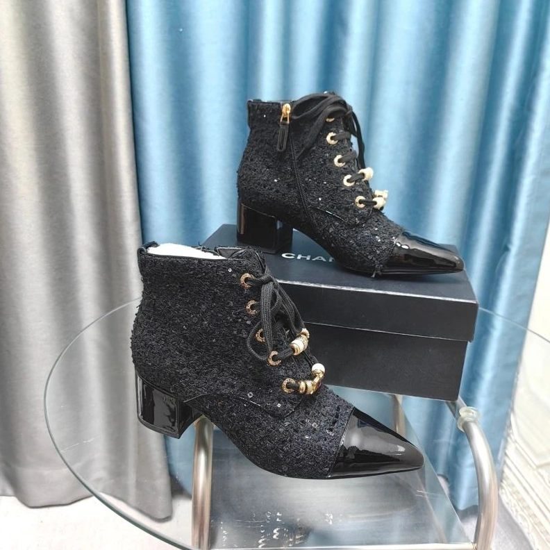 Cozy Chxnxl Boots 123288