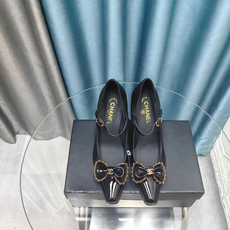 WellDesigned Chxnxl High Heels 123151