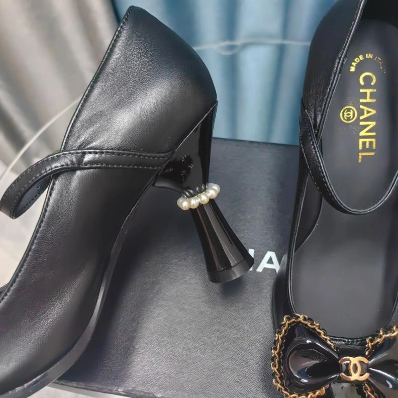 WellDesigned Chxnxl High Heels 123151