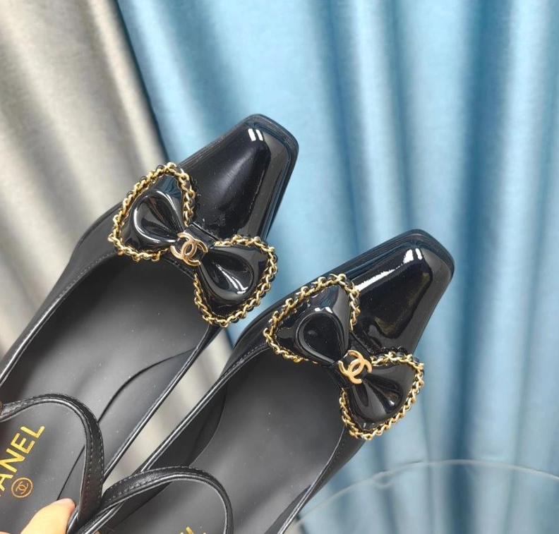 WellDesigned Chxnxl High Heels 123151