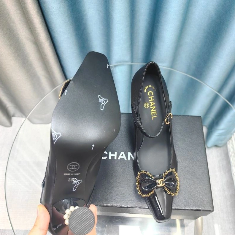 WellDesigned Chxnxl High Heels 123151