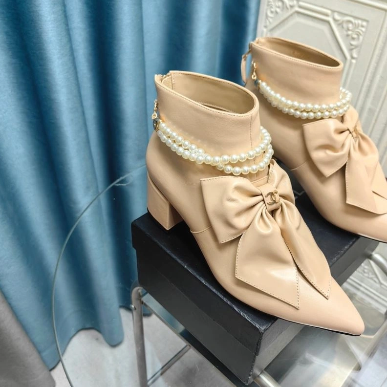 Versatile Chxnxl Boots 123273