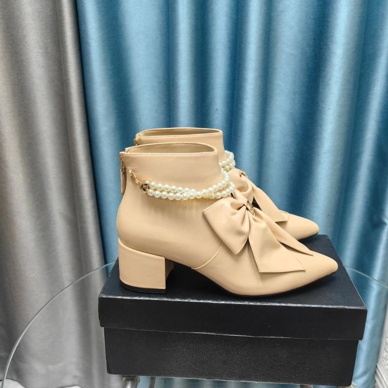 Versatile Chxnxl Boots 123273