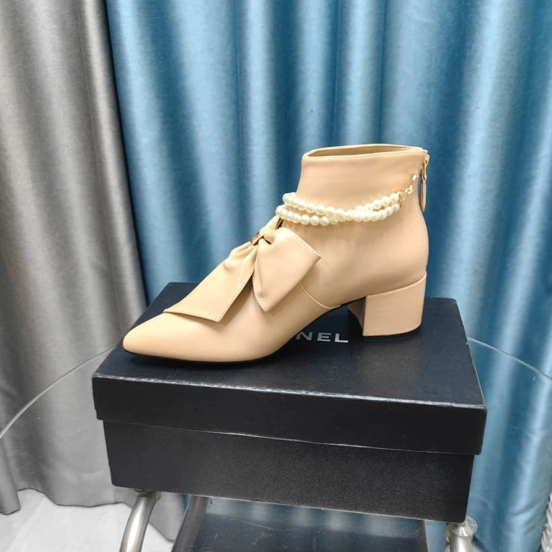 Versatile Chxnxl Boots 123273