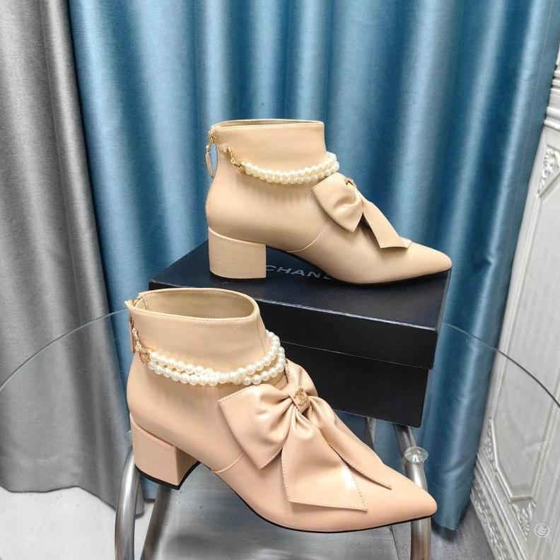 Versatile Chxnxl Boots 123273