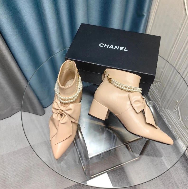 Versatile Chxnxl Boots 123273