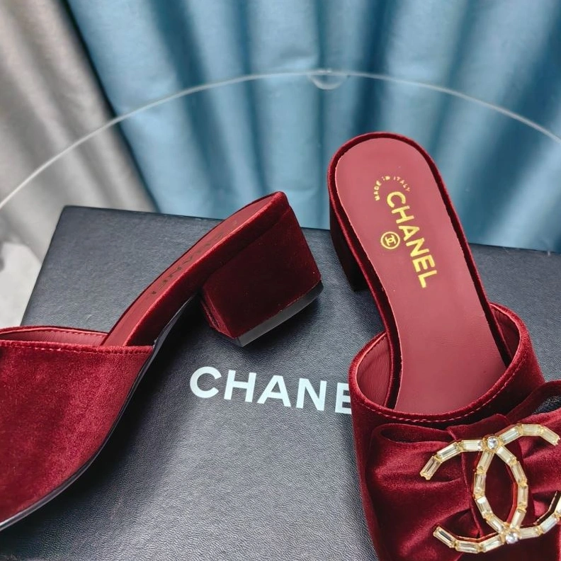 Bold Chxnxl Slippers 122762