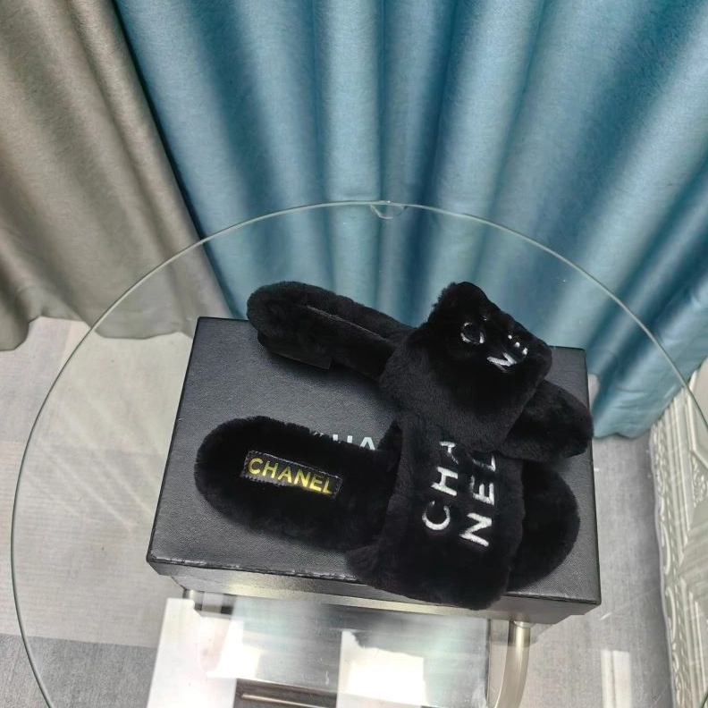 Versatile Chxnxl Slippers 122760
