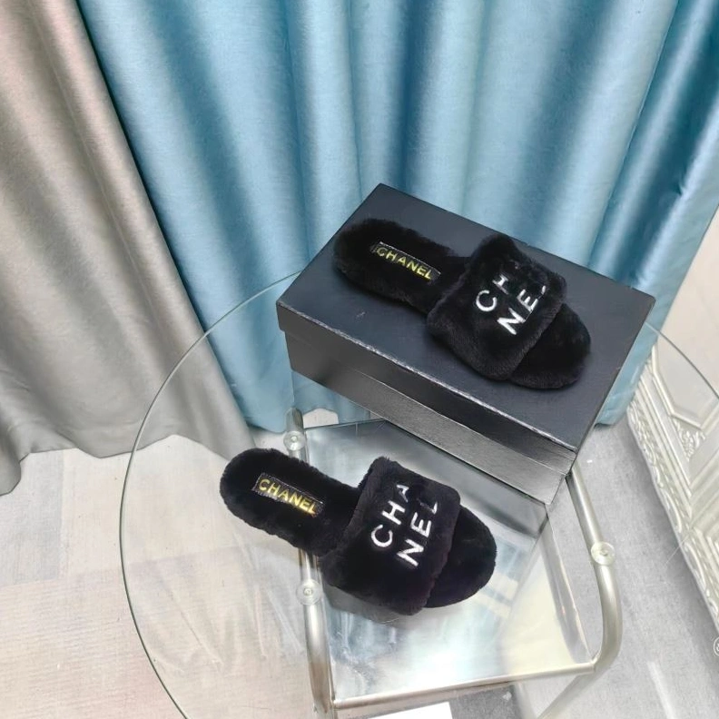 Versatile Chxnxl Slippers 122760