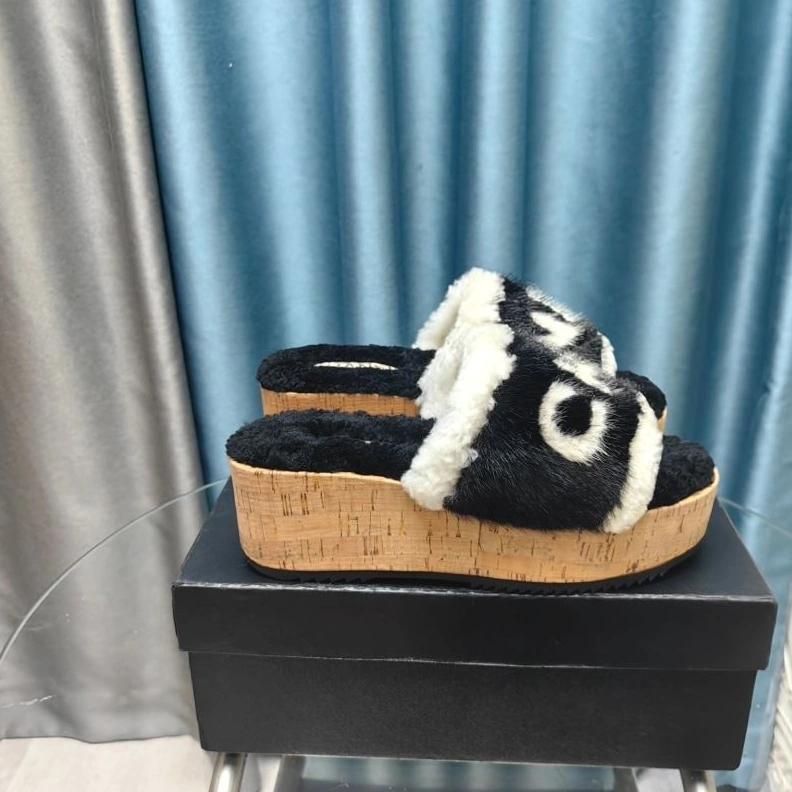 Timeless Chxnxl Slippers 122752