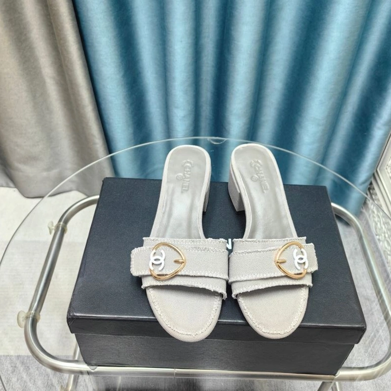 Affordable Chxnxl Slippers 122753